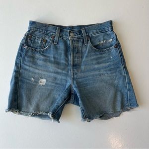 Levi mid wash denim jean shorts
